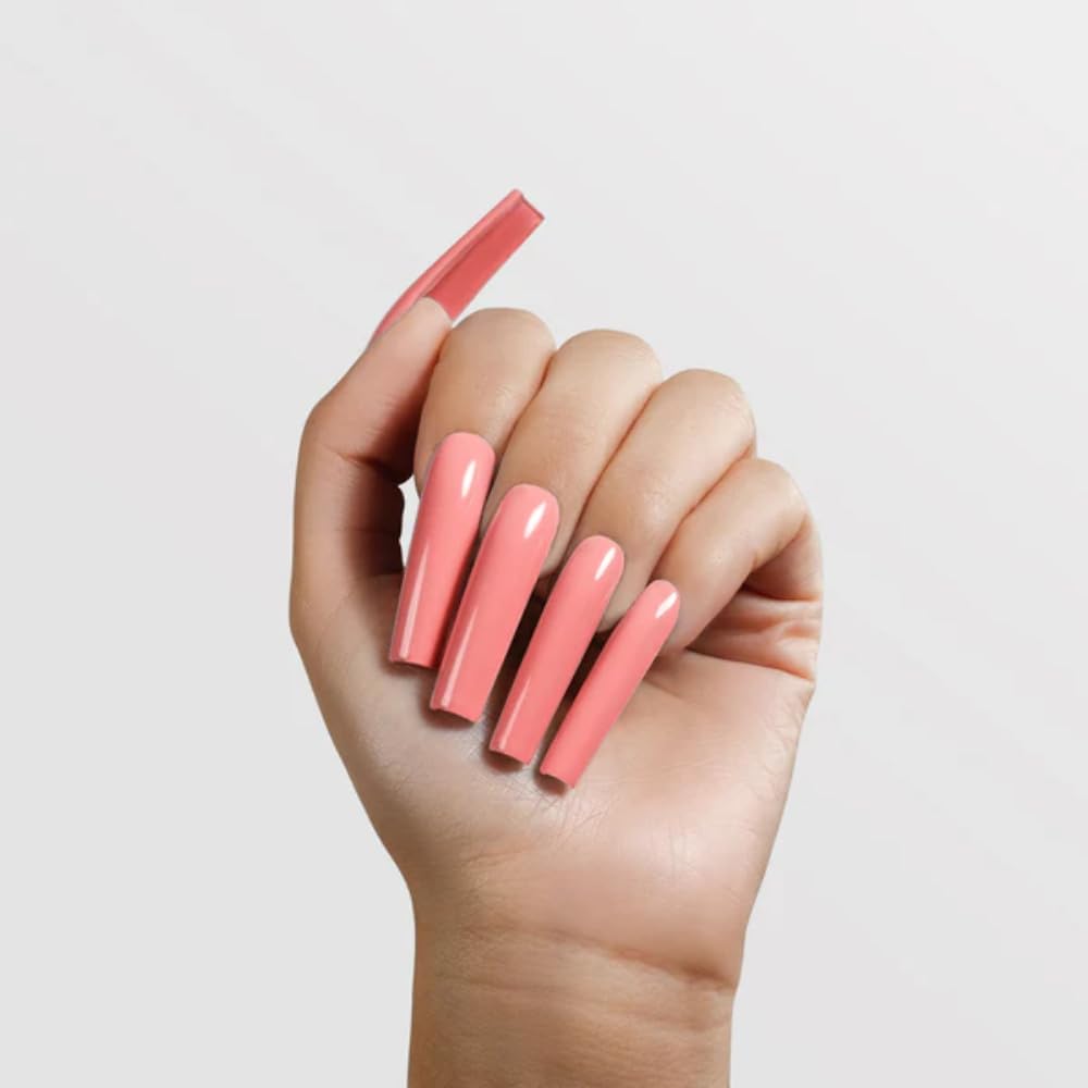 Chaun Legend packaging emphasizes professional quality for studio use and creative nail design.