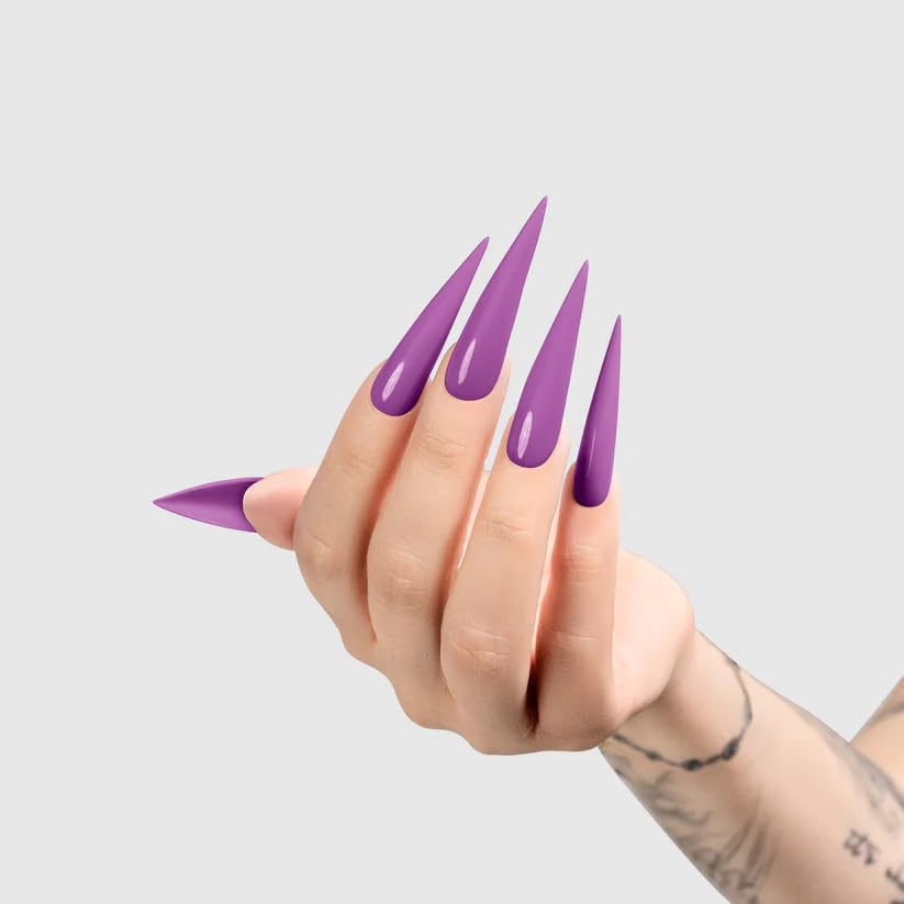Chaun Legend Poison Plum brush close-up for smooth, even application