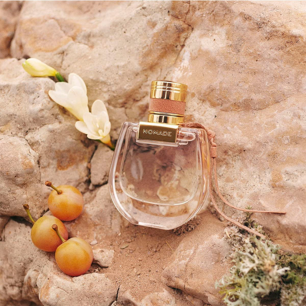 Chloe Nomade Mini fragrance swirl conveys airy floral mood.