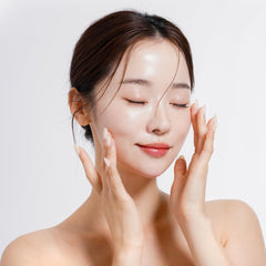 Texture swirl of CICA GO Cica Finish Cream showing lightweight hydration.