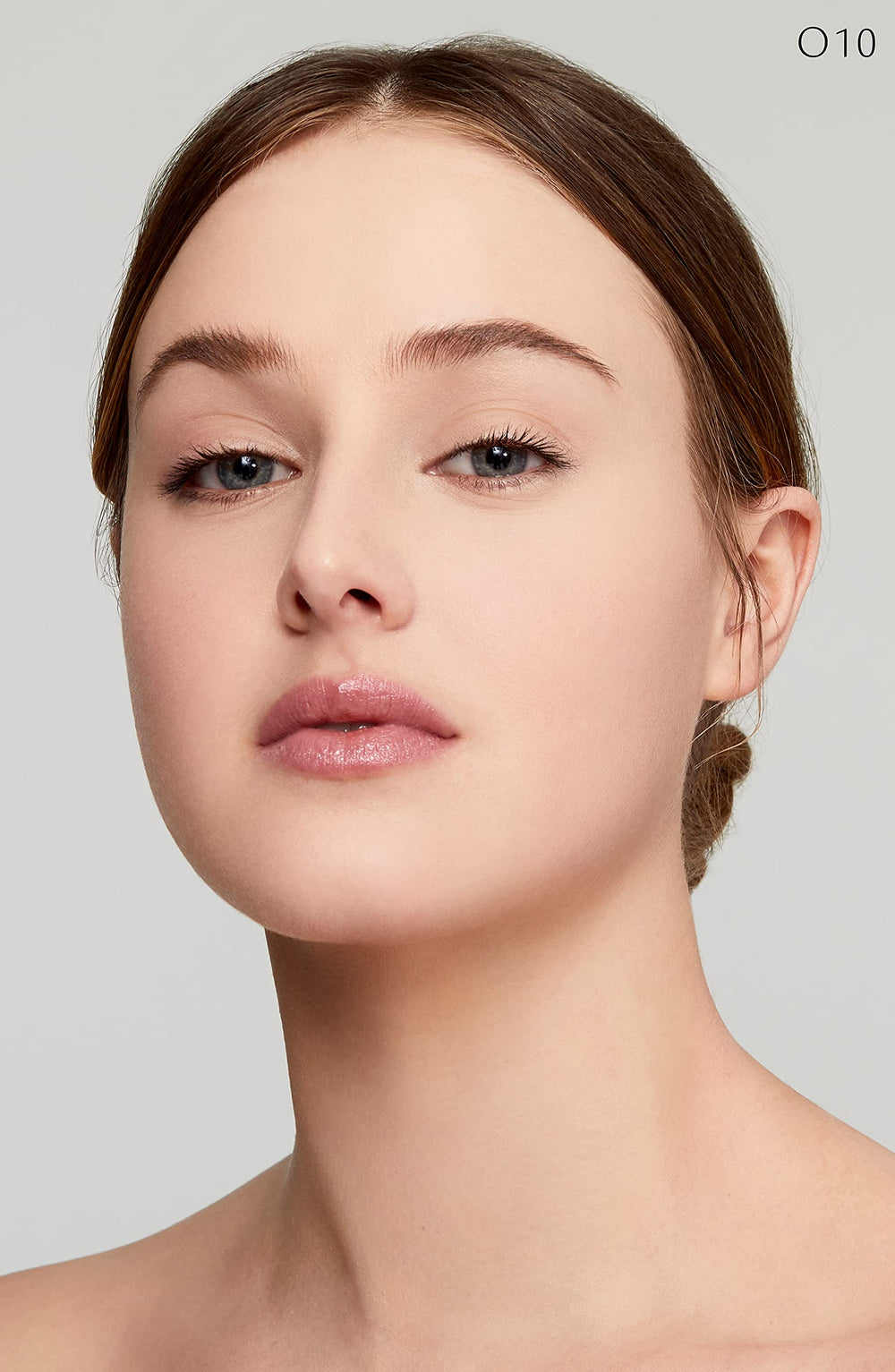 Front packaging view of Cle de Peau Beauté Radiant Fluid Foundation O10