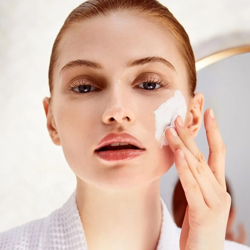 Clé de Peau Beauté Softening Cleansing Foam Mini texture swirls reveal creamy, luxurious foam