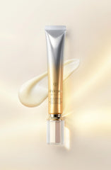 Clé de Peau Beauté Wrinkle Smoothing Serum Supreme texture swatches illustrate hydration and smoothness.