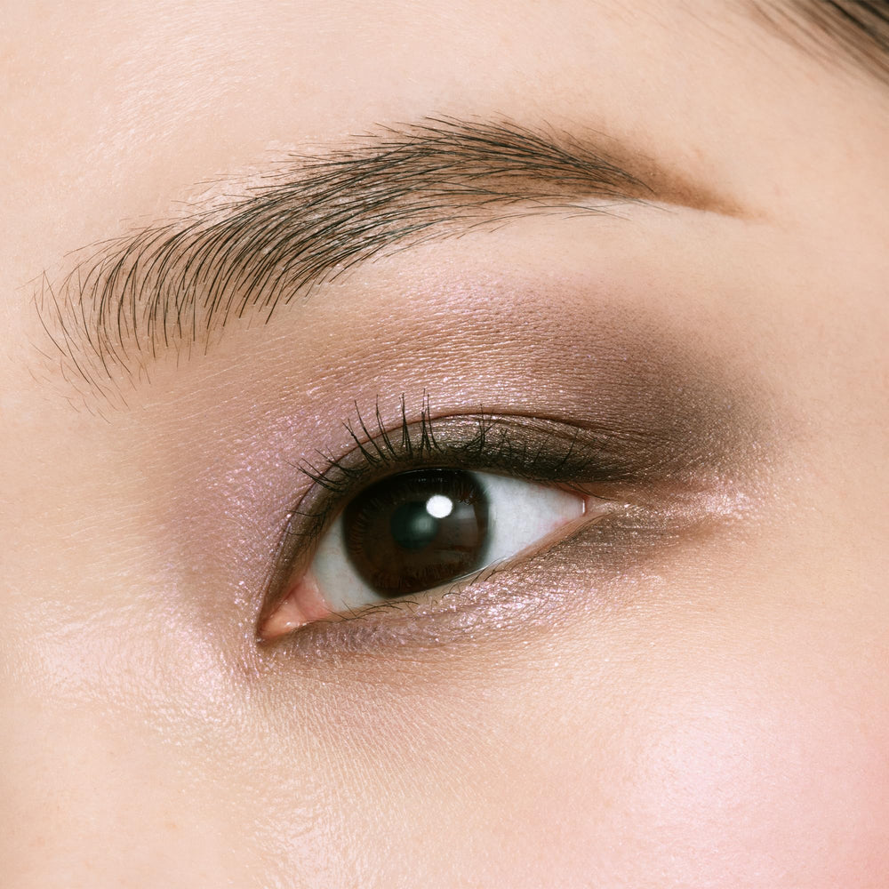 Clé de Peau Eye Color Quad 504 Soft Shimmer texture for velvety finish