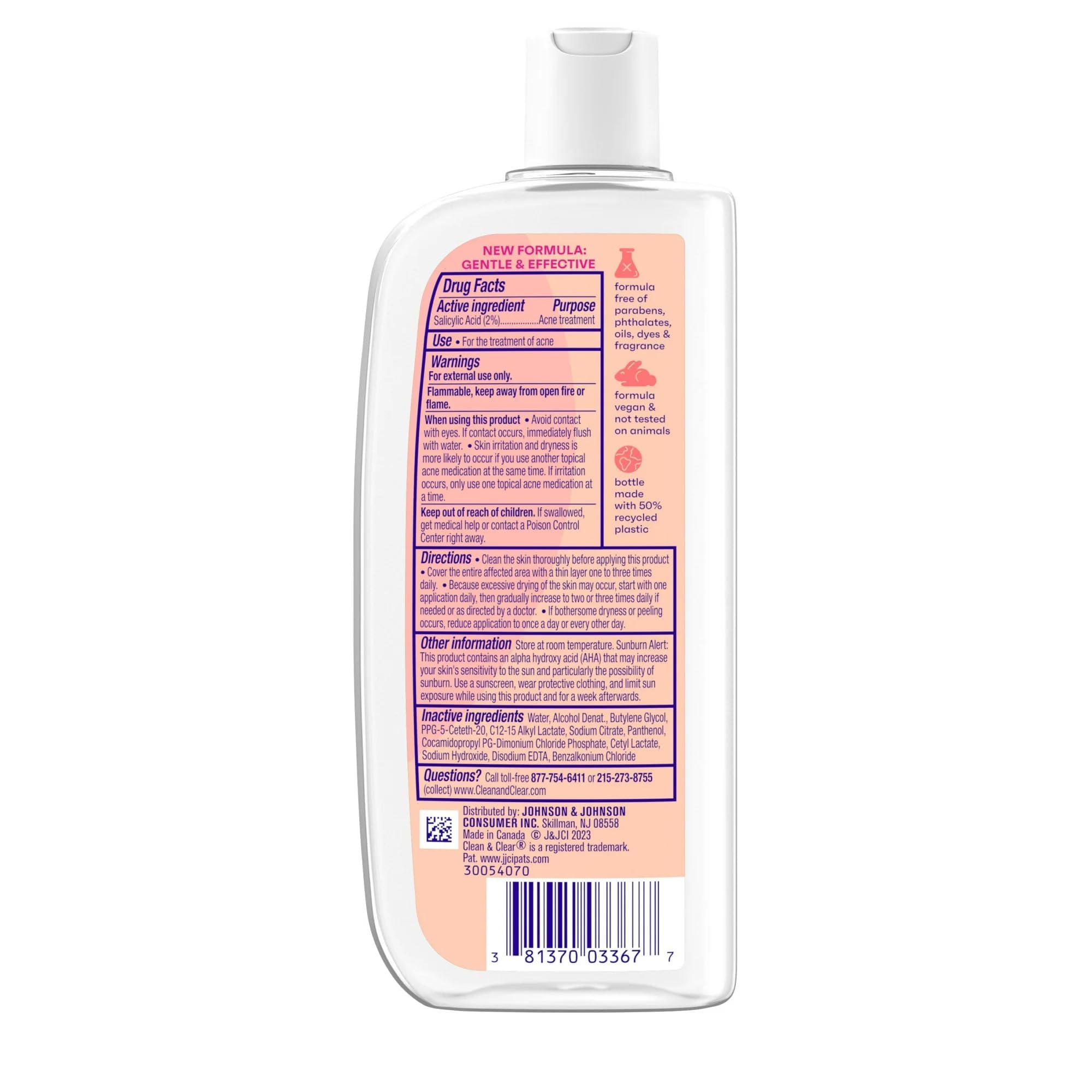 Close-up of the Clean & Clear astringent label emphasizing pores and clarity