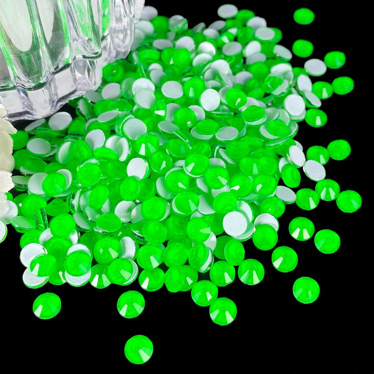 CLEKSPOYE neon-green flatback rhinestones for nails and crafts, adding sparkling accents.
