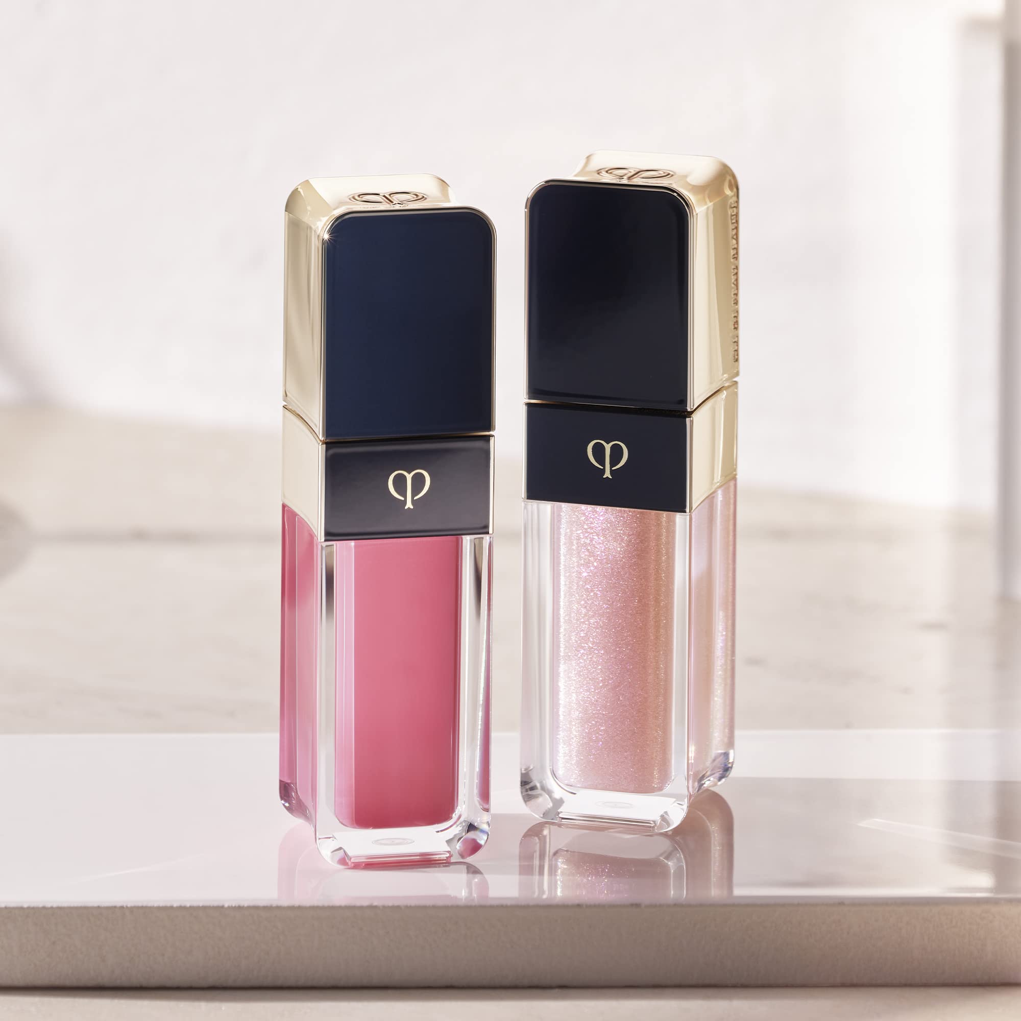Rose fragrance accompanies Calliandra application for a refined lip ritual