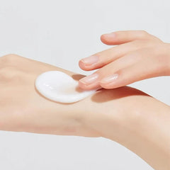 Coreana AMPLE:N Hyaluron Shot Emulsion on skin demonstrates soothing moisture and refreshed feel.
