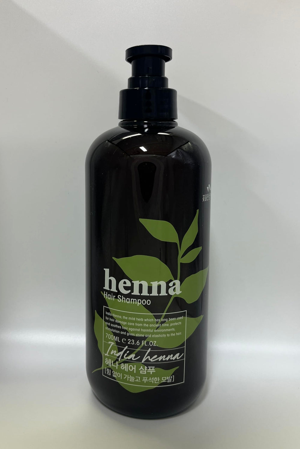COSMOCOS Henna Hair Shampoo creating a rich foamy lather during washing.