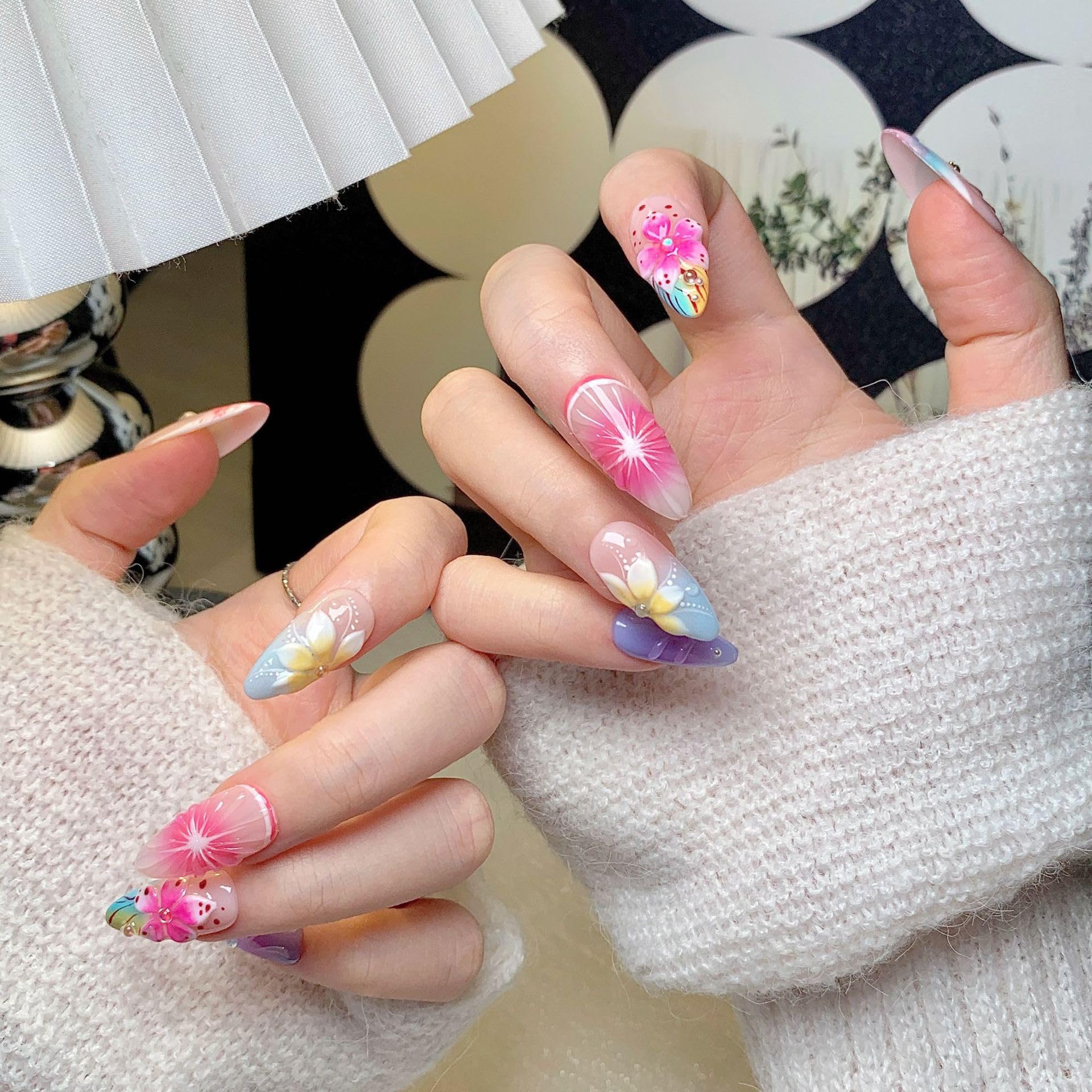 CTTHNBD size M nails featuring vibrant floral pattern for versatile everyday wear.