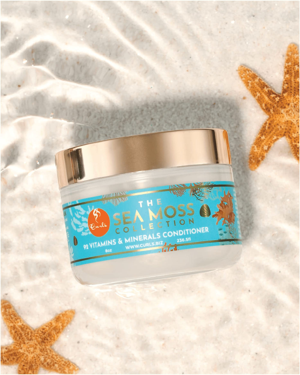 CURLS Sea Moss 92 Minerals conditioner applying on hair for smoother texture