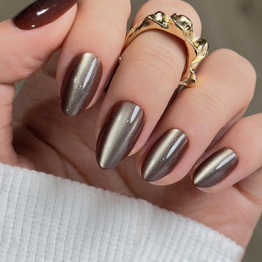 CurvLife cat-eye nails close-up shows glossy finish and premium soft gel feel.