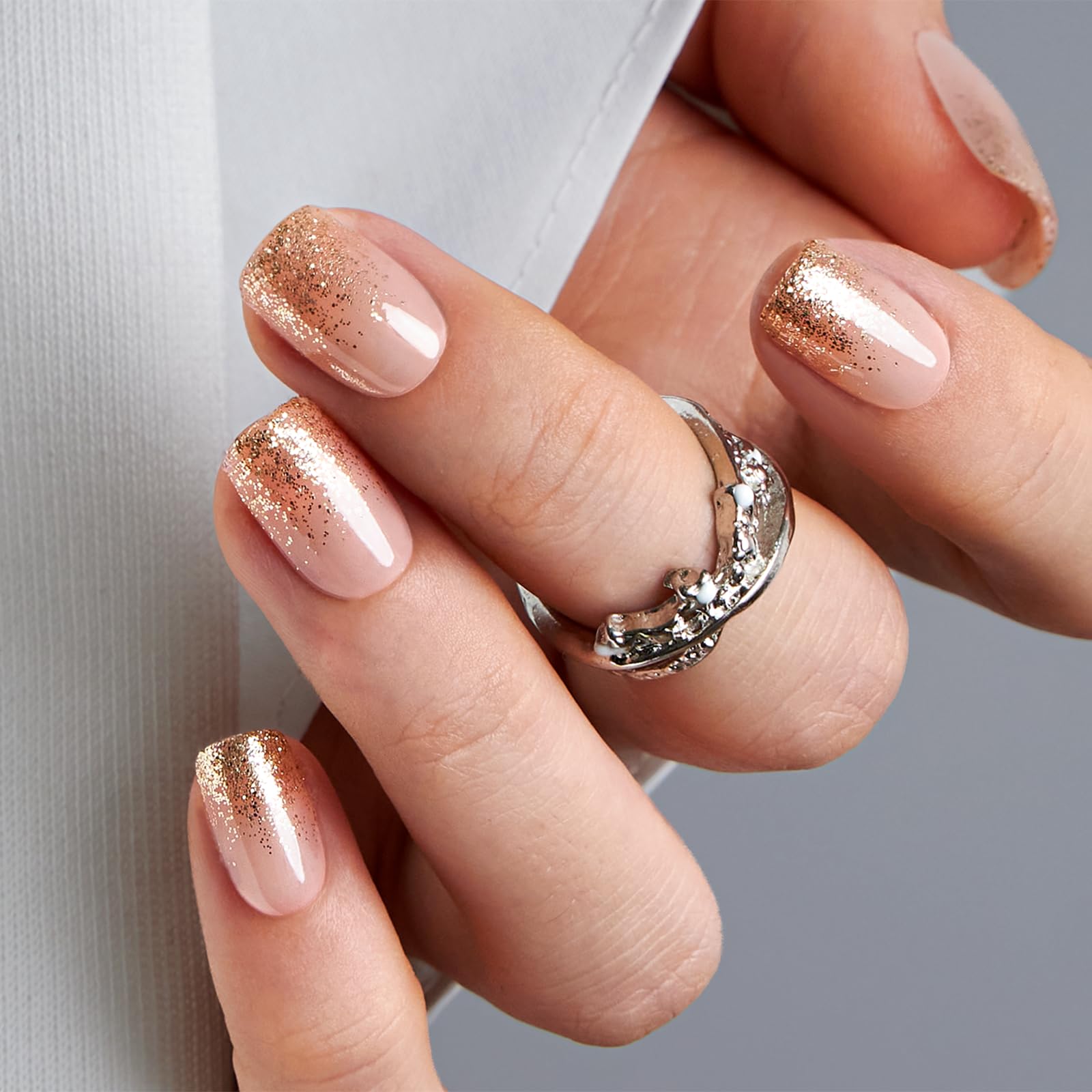 CurvLife fluid gold short square nails for a quick salon-like manicure at home
