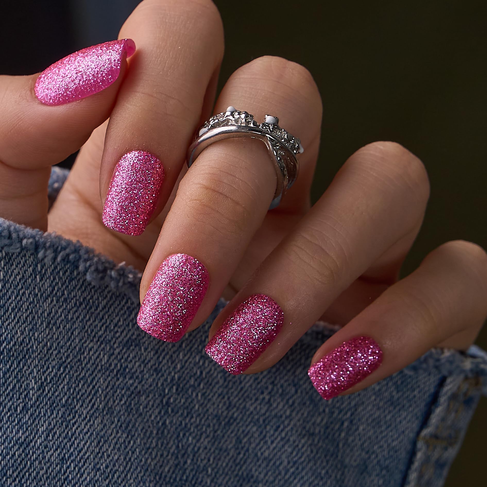 CurvLife Glitter Pop nails deliver a salon-ready high-gloss finish.