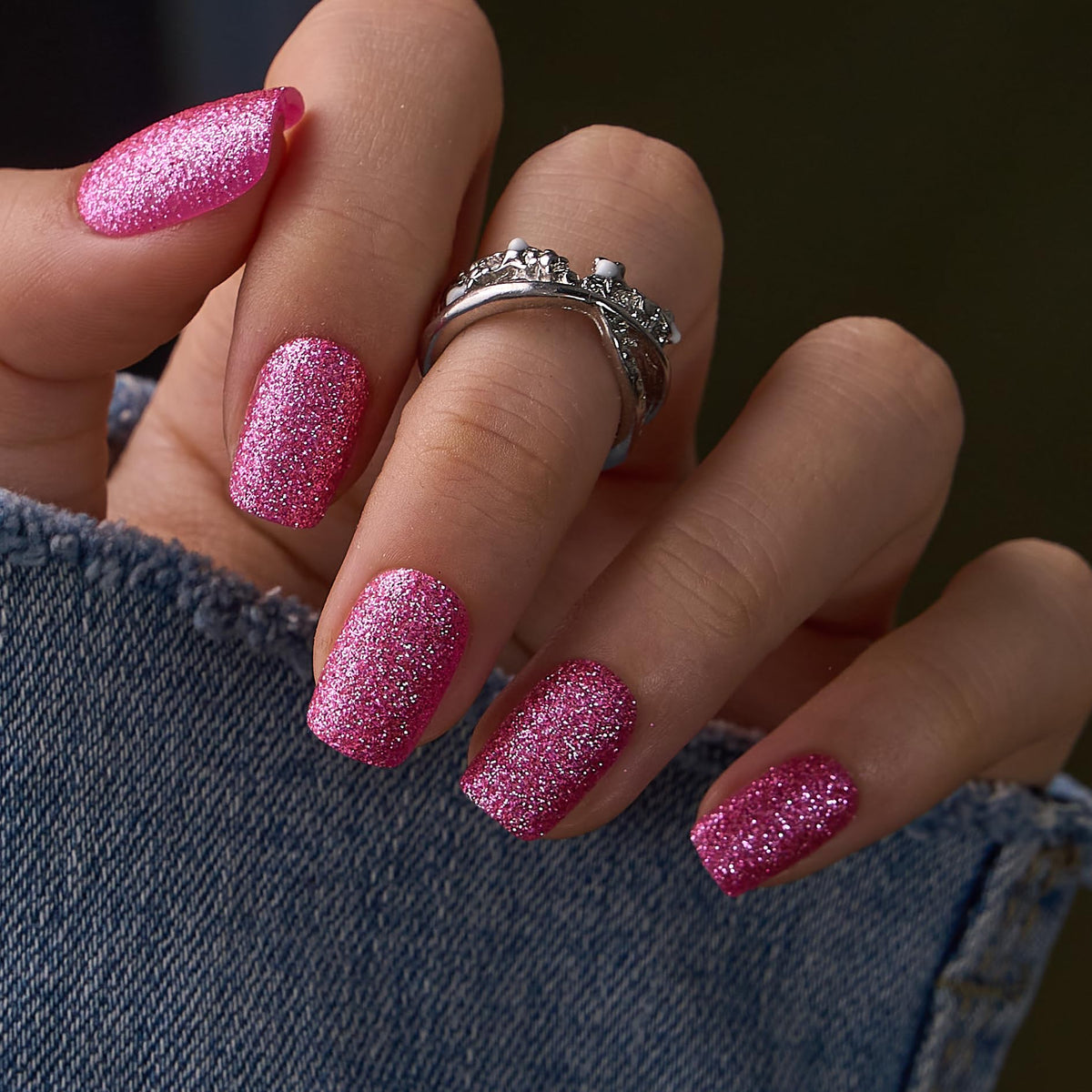 CurvLife Glitter Pop nails deliver a salon-ready high-gloss finish.