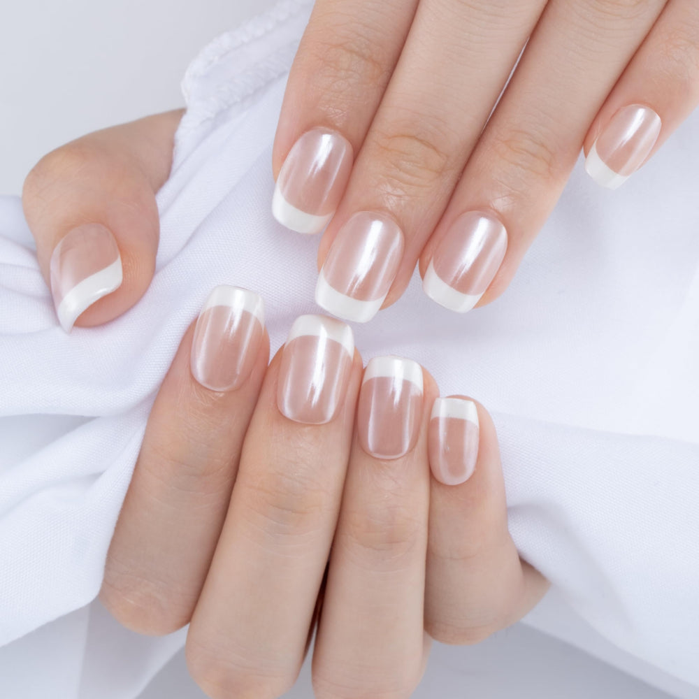Curvlife glossy finish nails offer durable shine in a close-up view.