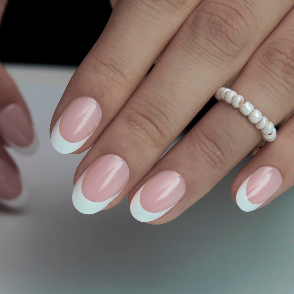CurvLife glossy salon-style nails close-up with high-shine finish