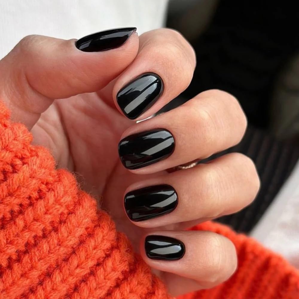 CurvLife handmade gel French tip nails for a professional look at home.