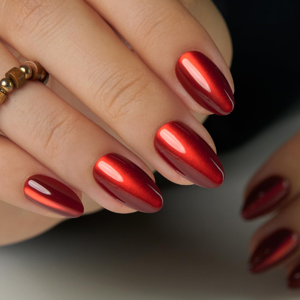 Curvlife Natural Fit hugs the cuticle for comfortable all-day wear.