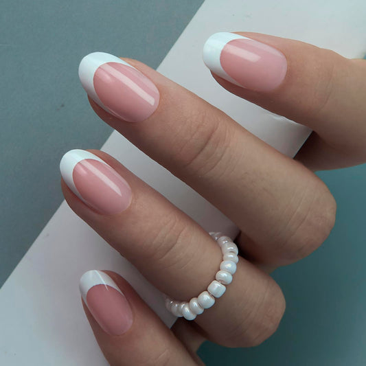 CurvLife soft gel finish close-up highlighting natural look and light comfort