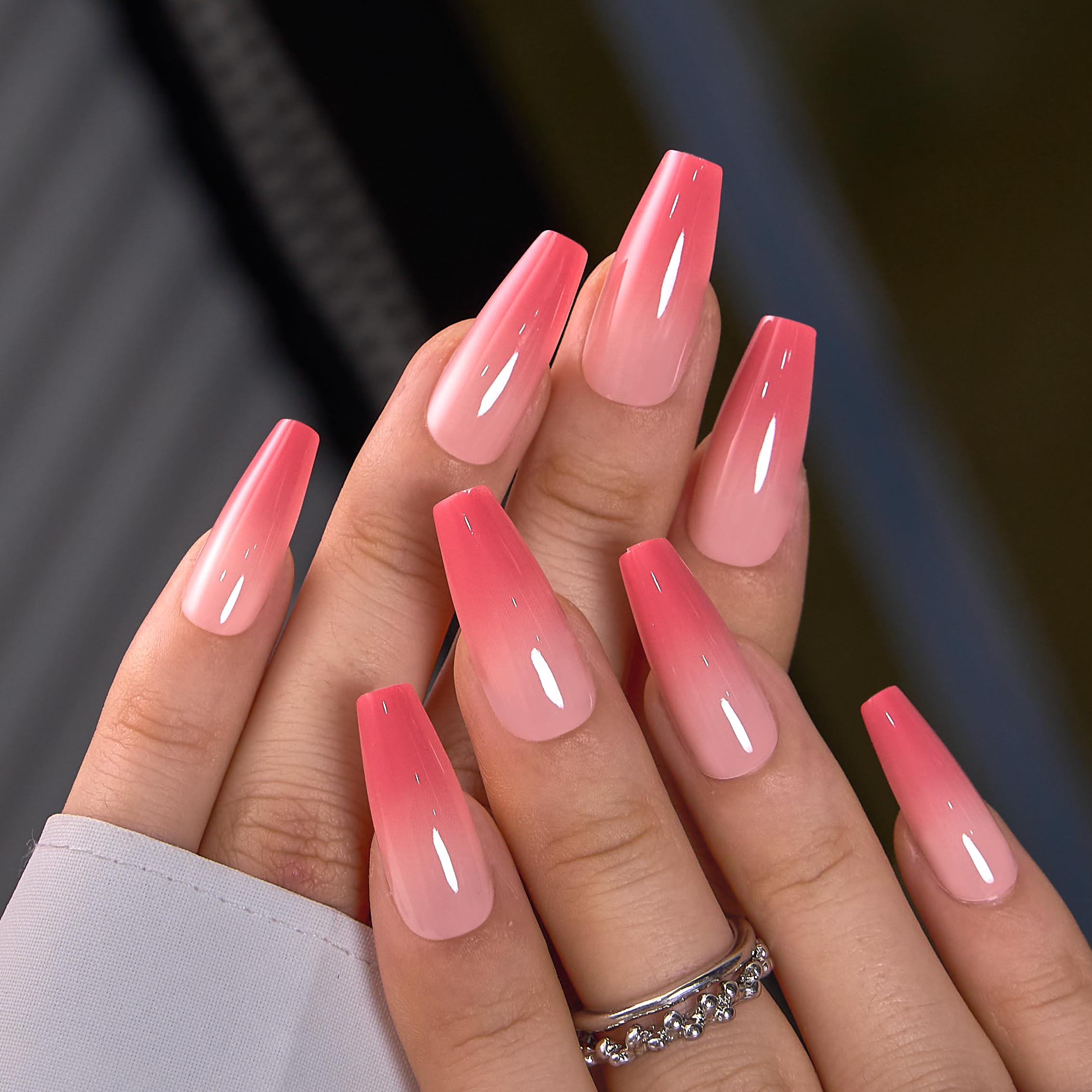 CurvLife nails feature a high-gloss finish for salon-like shine.