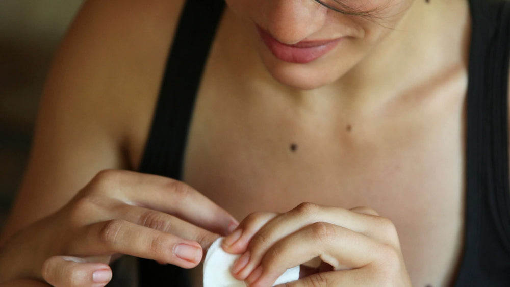 Cutex Swipe and Go remover pad features non-acetone formula for gentle removal.