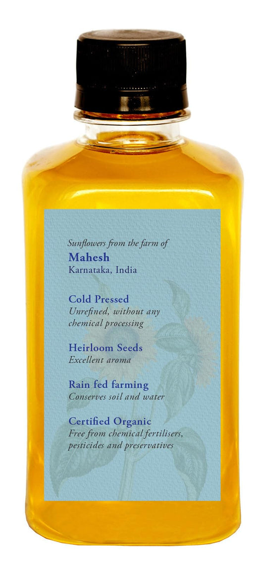 DAANA Sunflower Oil being applied to the face for lightweight moisture