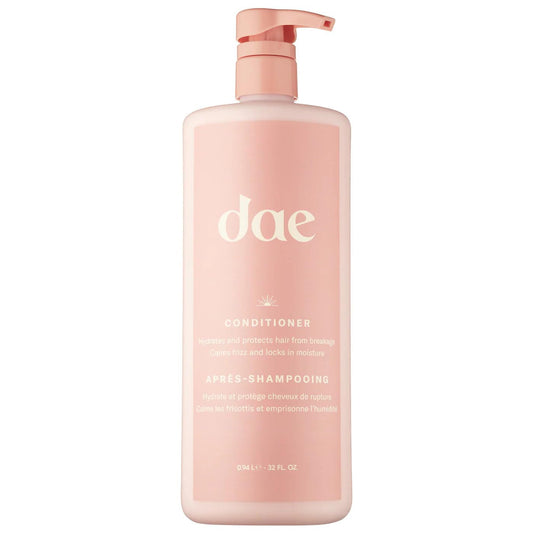 DAE Signature Conditioner bottle closeup highlighting moisture and frizz control