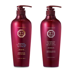 Daeng Gi Meo Ri oily scalp shampoo bottle close-up hints at a refreshing cleanse