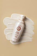 Daeng Gi Meo Ri Daisy Shampoo texture close-up shows soft, gentle lather.