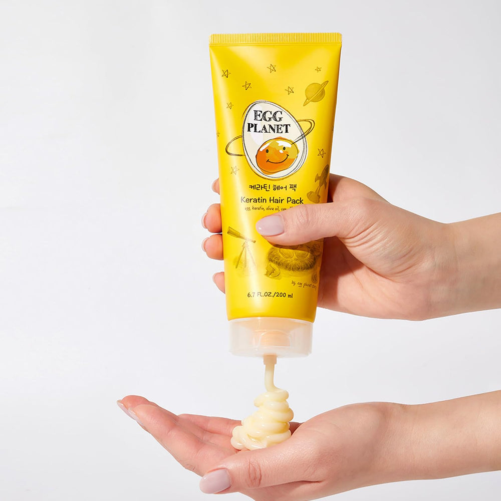 Daeng Gi Meo Ri Egg Planet Keratin Pack on dry hair, restoring moisture and elasticity
