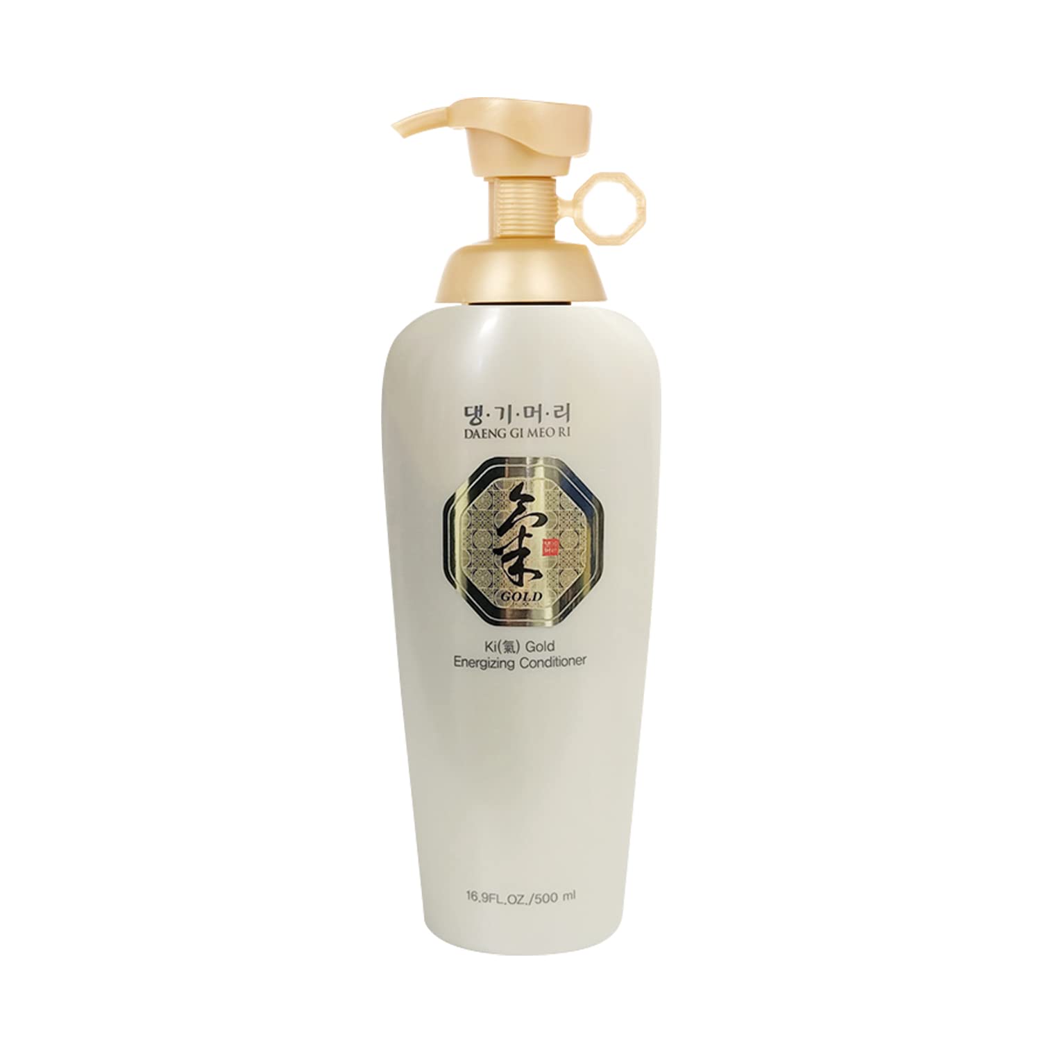 Daeng Gi Meo Ri Ki Gold Energizing Conditioner bottle pouring to moisturize hair