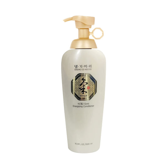 Daeng Gi Meo Ri Ki Gold Energizing Conditioner bottle pouring to moisturize hair