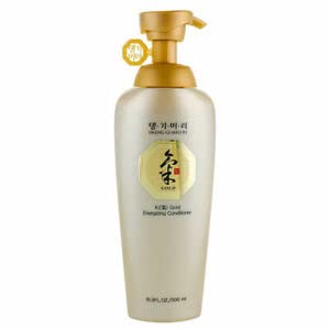 Daeng Gi Meo Ri Ki Gold Energizing Conditioner applying to scalp for nourishing care