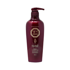 Daeng Gi Meo Ri shampoo bottle for normal to dry scalp delivering moisture and shine.