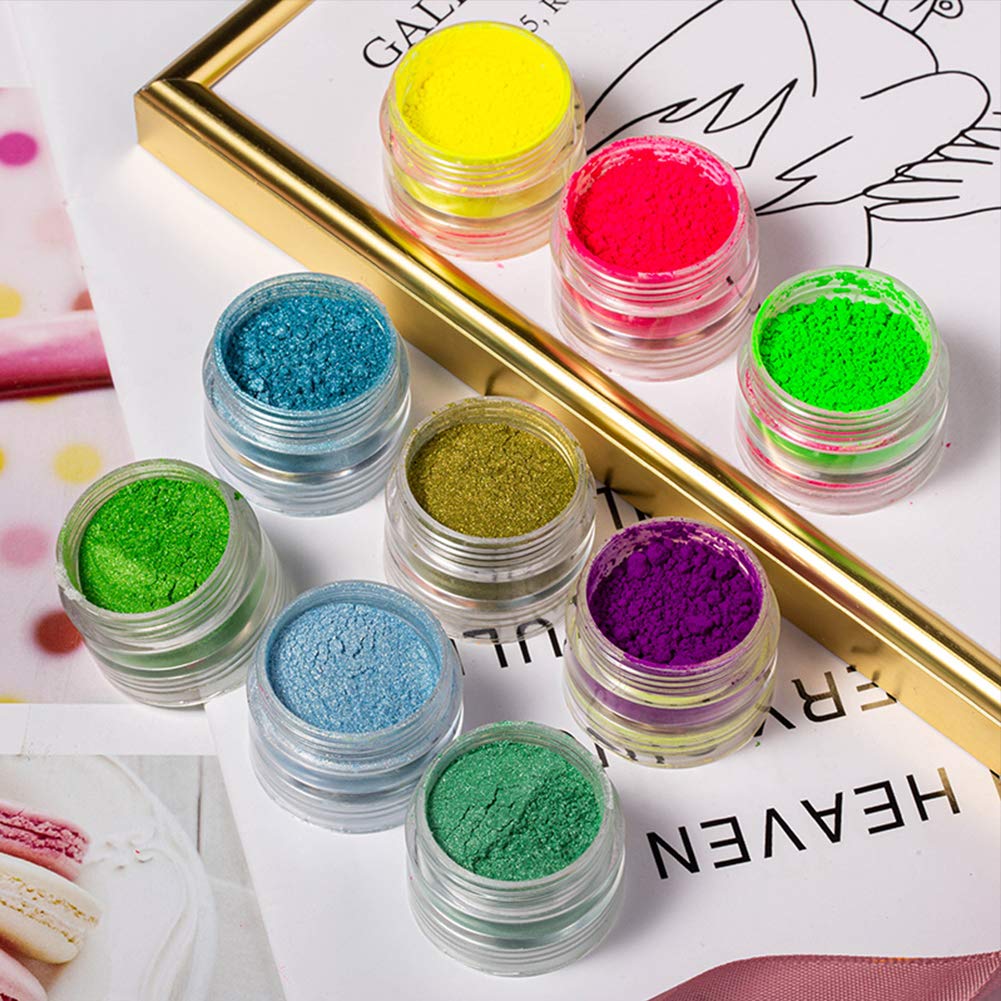DAGEDA day-and-night glow powder enhances both daylight and evening looks