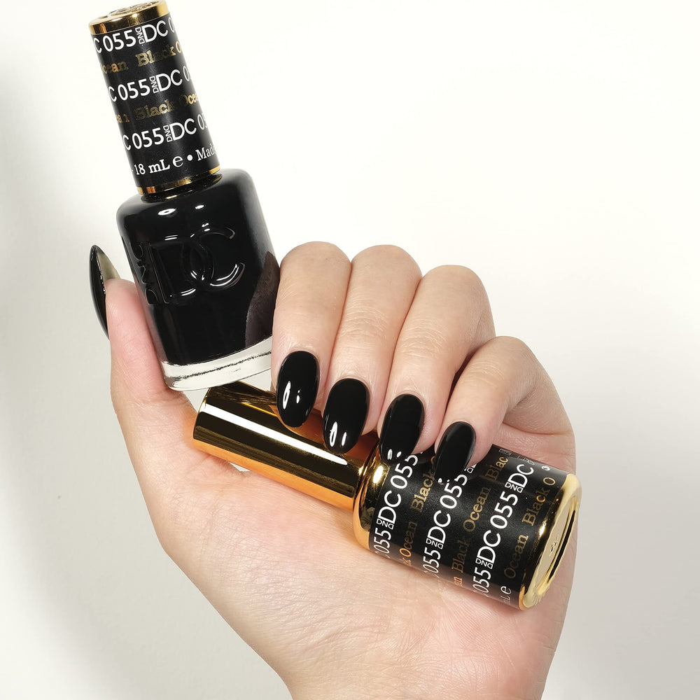 Daisy DND Black Ocean lacquer cap in focus for a chip-free finish