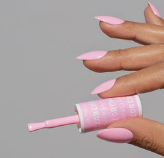 DAISY DND Cotton Candy gel polish cap ready for smooth color application.