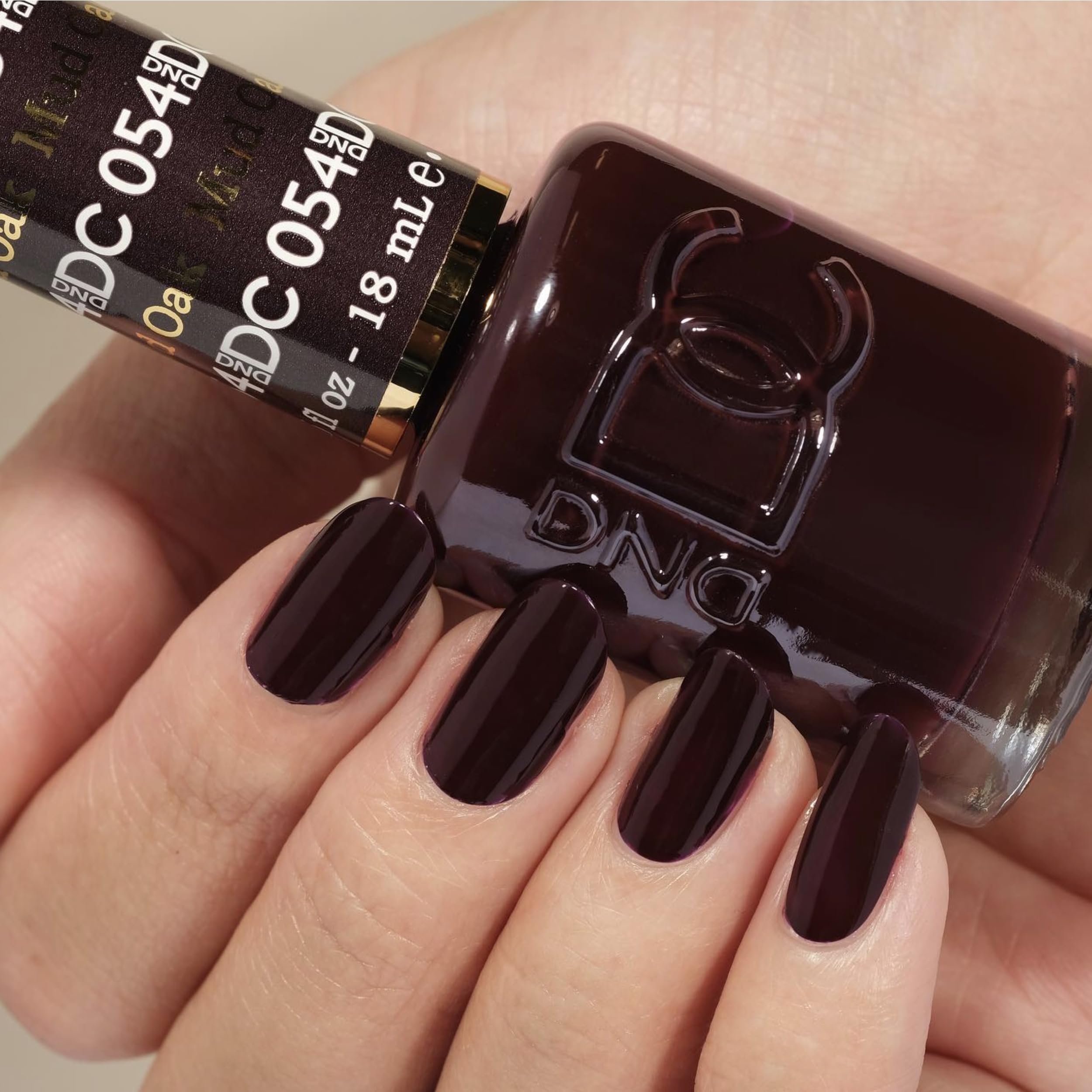 Daisy DND Mud Oak brush-on lacquer demonstrates smooth, even coverage.
