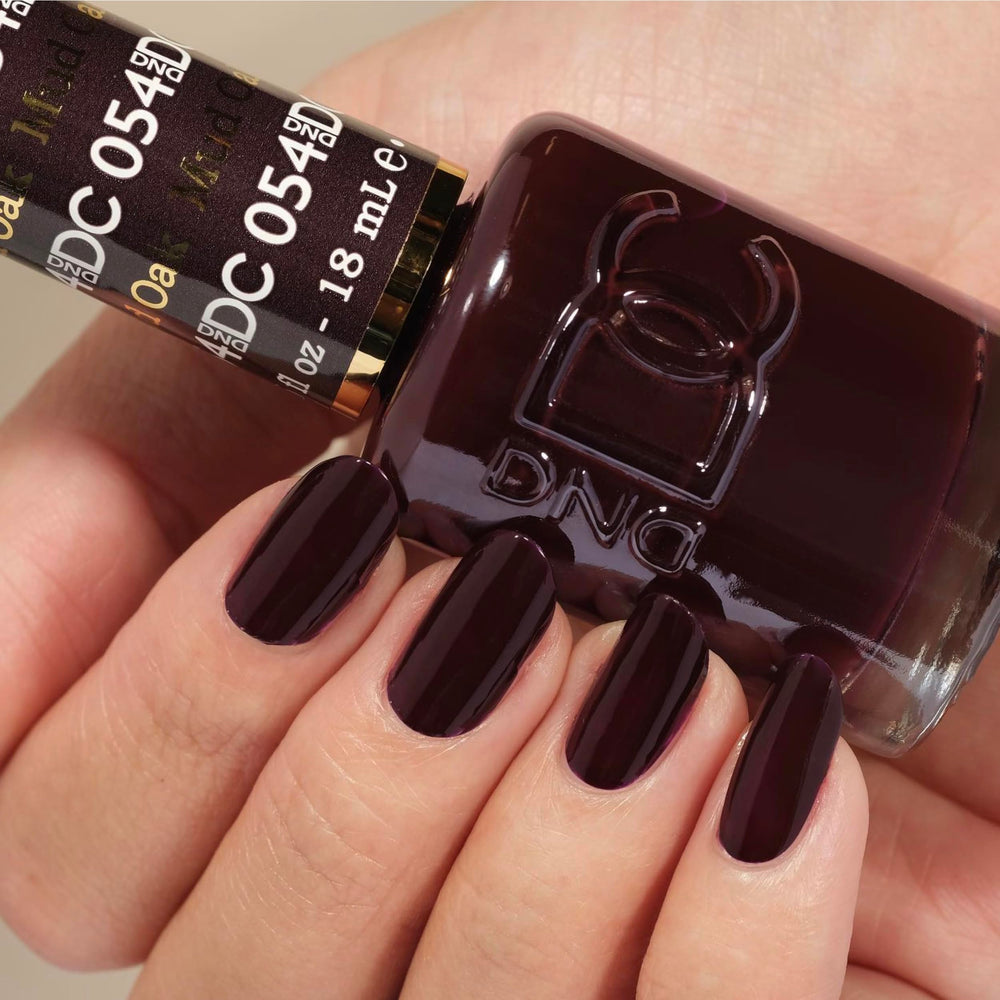 Daisy DND Mud Oak brush-on lacquer demonstrates smooth, even coverage.