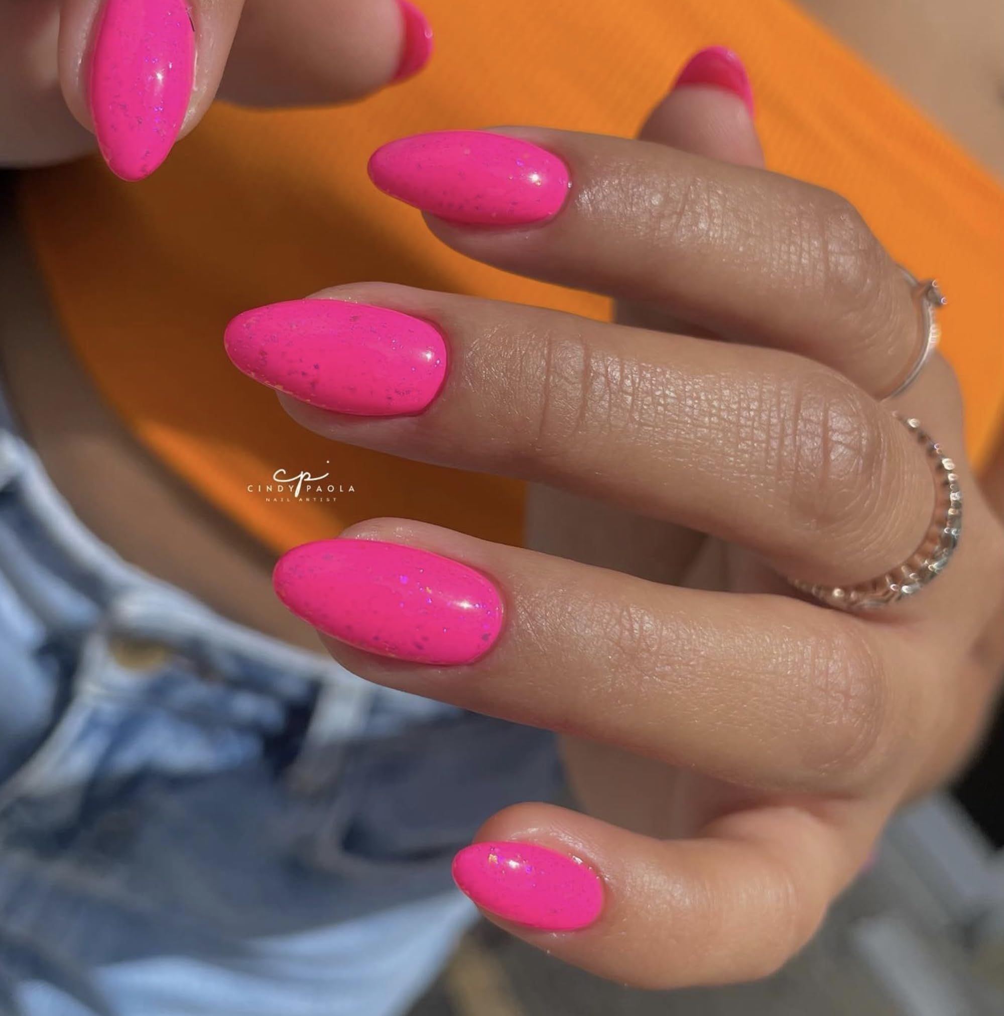 Daisy DND DC Hibiscus lacquer bottle complements gel polish for quick air-dry color.