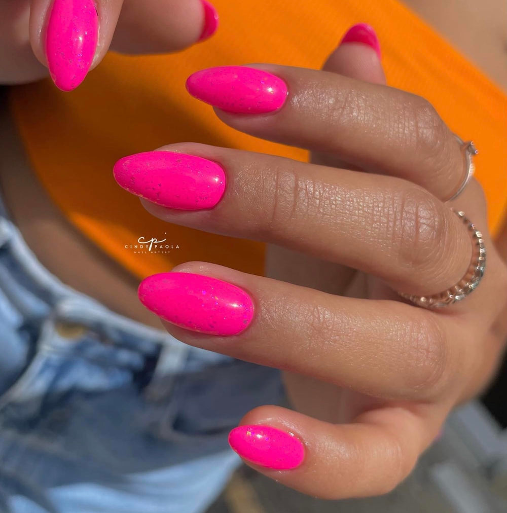 Daisy DND DC Hibiscus lacquer bottle complements gel polish for quick air-dry color.
