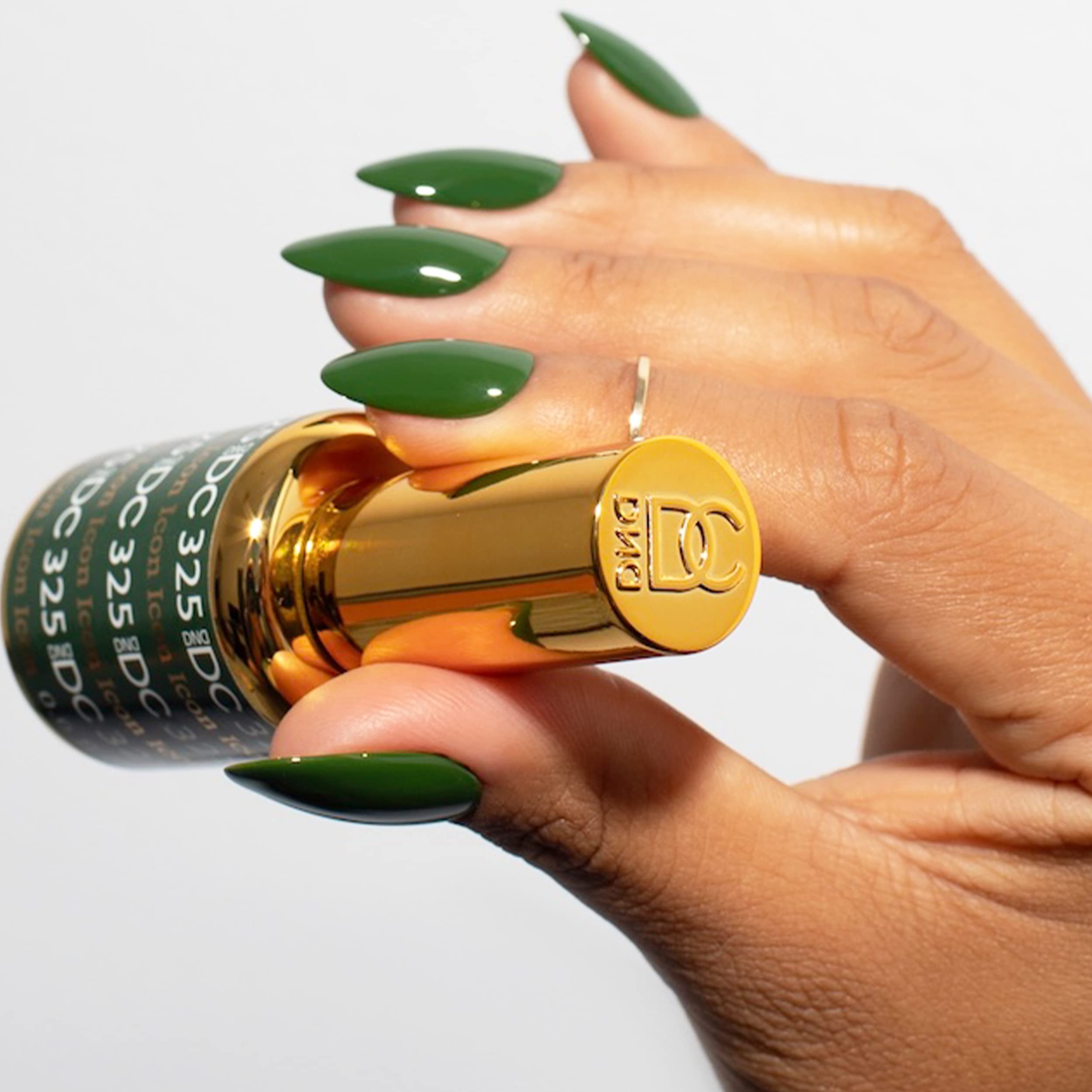 Daisy DND Nightrider lacquer bottle with gloss finish for at-home manicures.