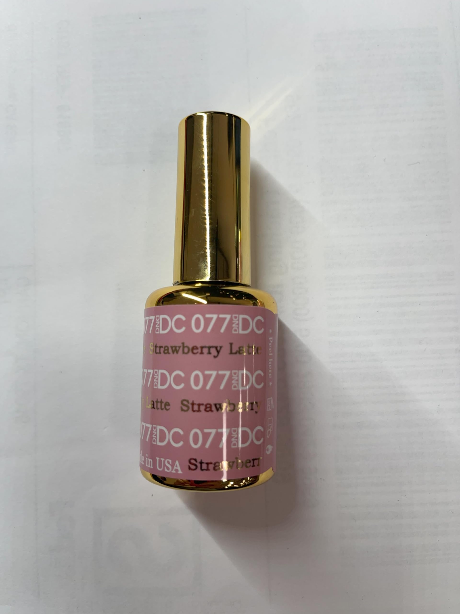 Daisy DND DC lacquer close-up highlights glossy finish.