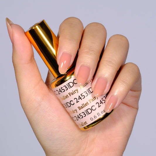 DAISY DND Ballet Fairy lacquer bottle ready for at-home air-dry manicure.