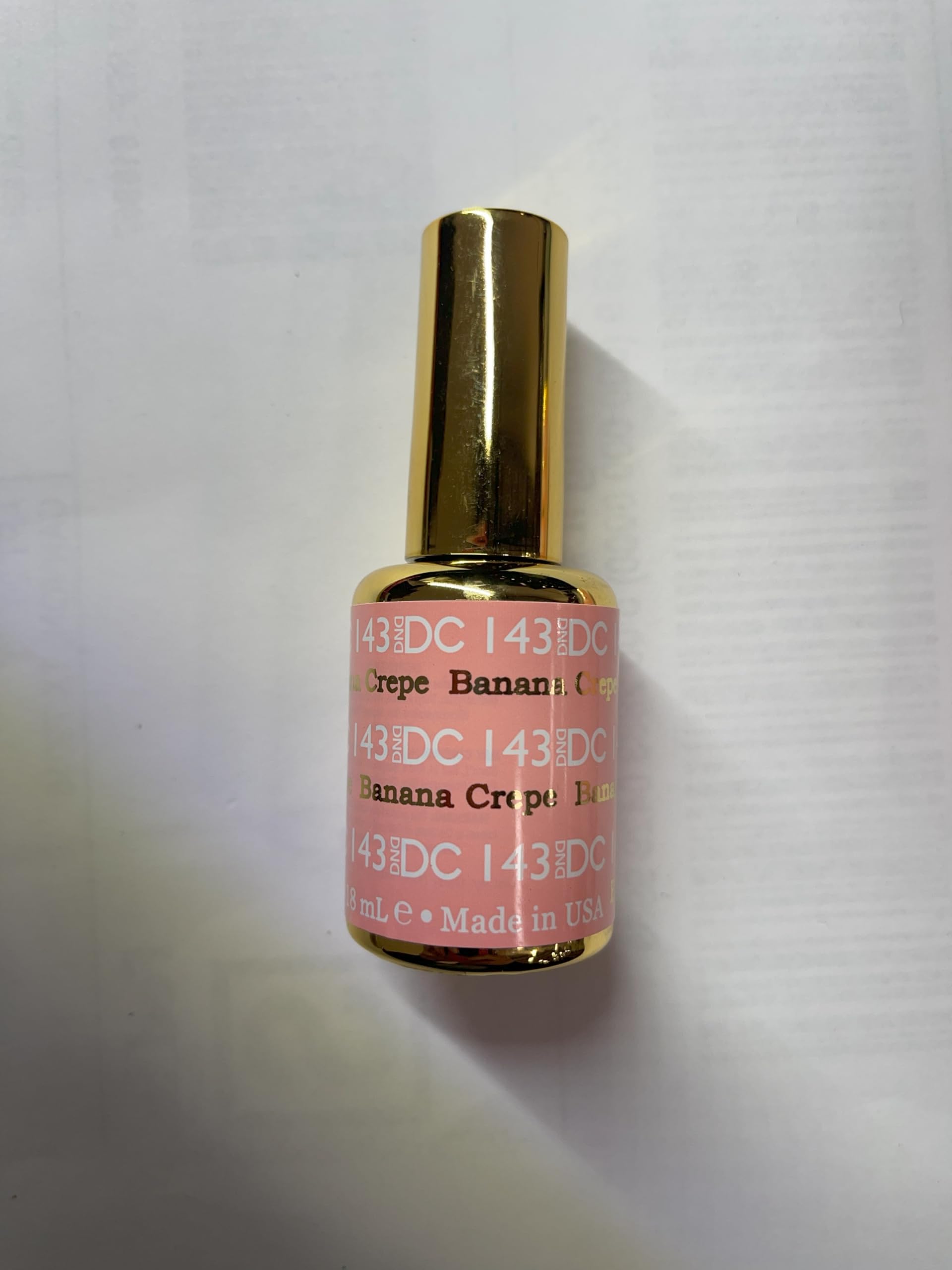 DAISY DND DND DC chip-free finish test on swatch, long-lasting appearance.