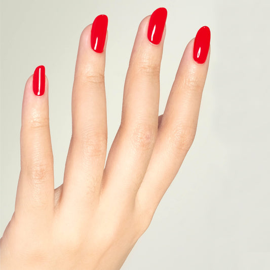 DAISY DND Ferrari Red lacquer bottle paired for long-lasting color.