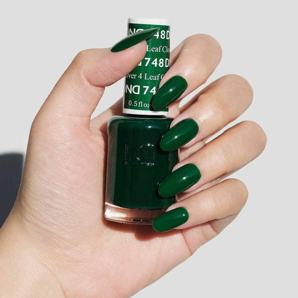 Daisy DND forest green lacquer bottle for a chip-free manicure finish