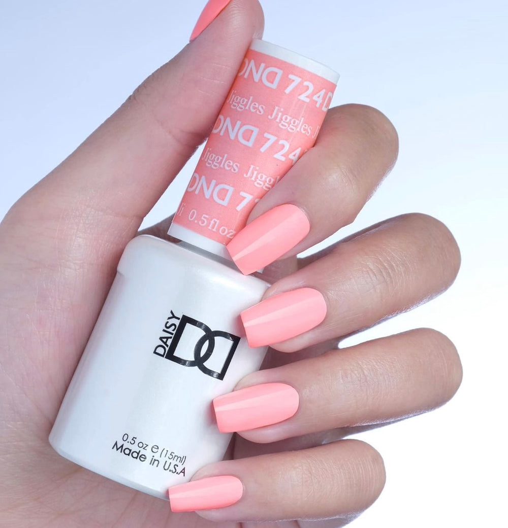 Daisy DND gel polish brush applicator for smooth, precise application