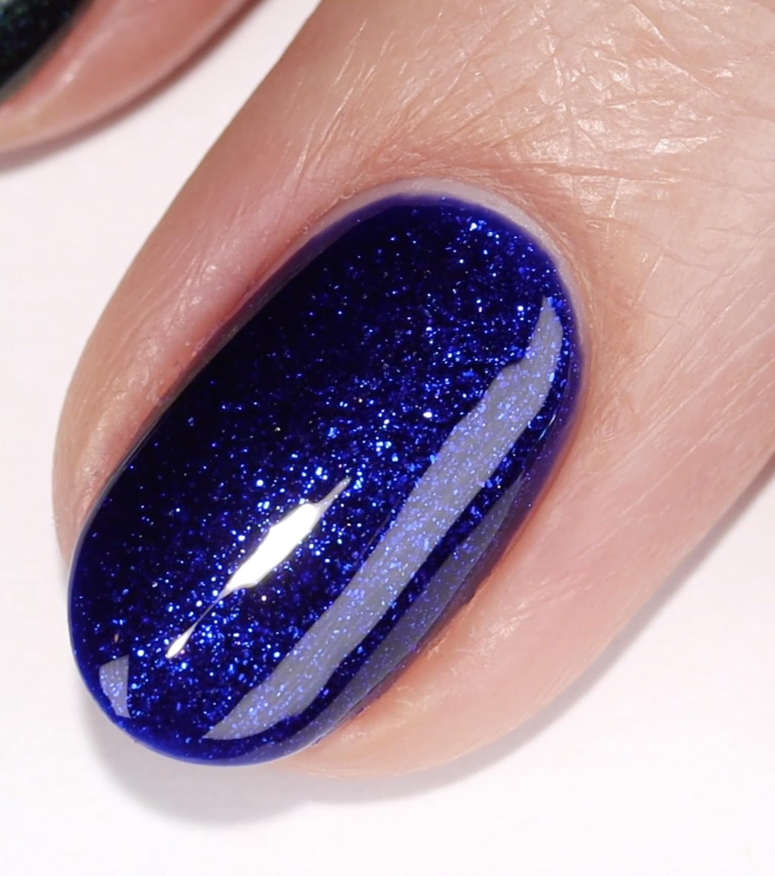 Daisy DND Indigo Wishes lacquer close-up highlighting matching shade and shine